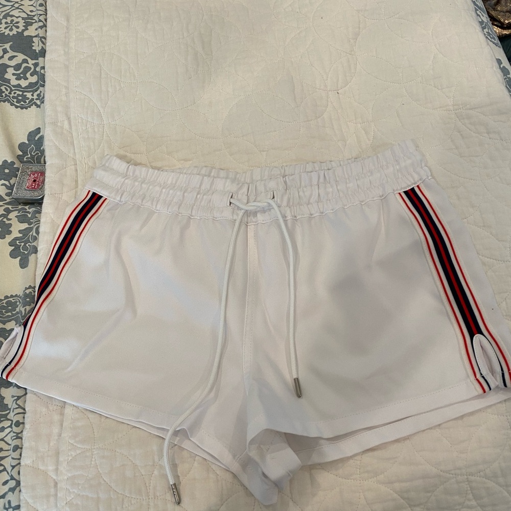 White draw strong Aritzia shorts
